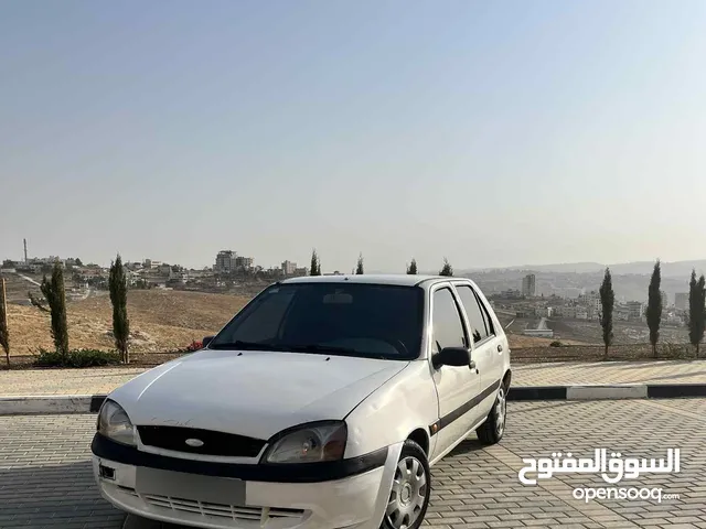 معها سياره للقطع