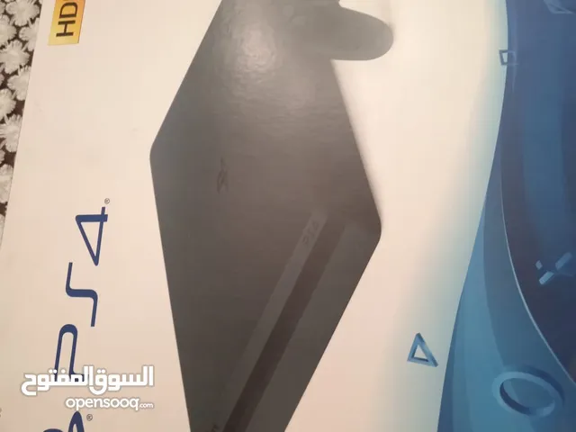 Playstation 4 very light usage 500gb slim with  2 controllers بلاي ستيشن فور استعمال خفيف جدا
