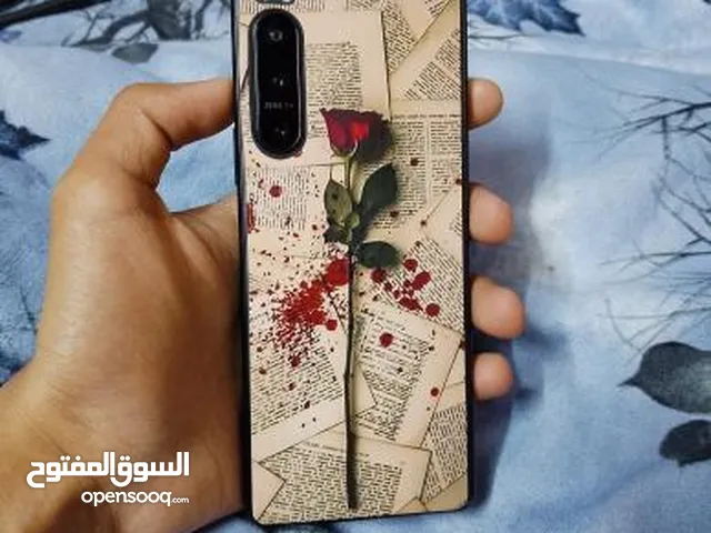 سوني اكسبيريا 5 مارك 4 نضيف كلش بدون ملحقات + مغلف ذ128 تواصل عل الرقم فقط