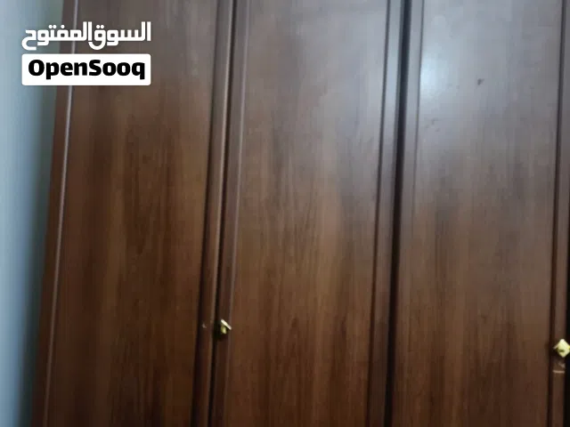 متوفر دولاب مهني للبيع كبير استعمال مش هلبا