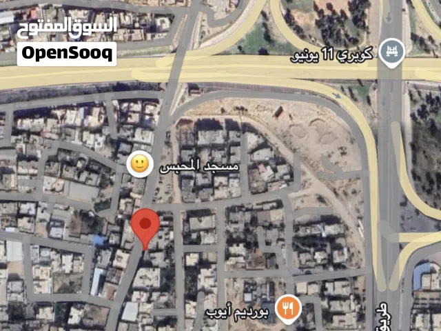 صفة محلات تجارية للبيع في سوق الجمعه الحشان بالقرب من عويطي واجهتين