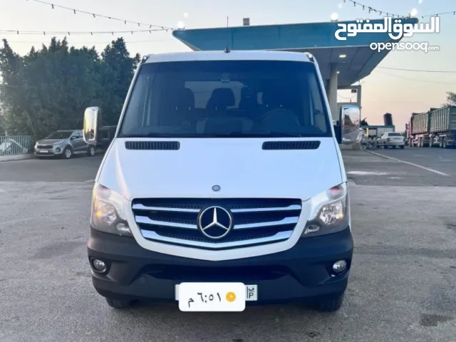 متوفر سيارة مرسيدس 519 مع شوفير للعمل مع شركة أو مؤسسة أو جمعية