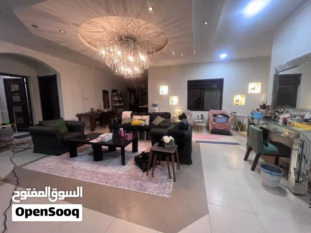 328 m2 More than 6 bedrooms Villa for Sale in Central Governorate Tubli