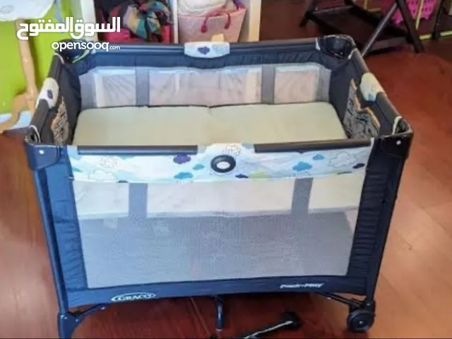 سرير اطفال من شركة معروفة اسم الشركة Graco Pack n Play