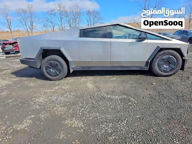 2024 تيسلا سايبرترك