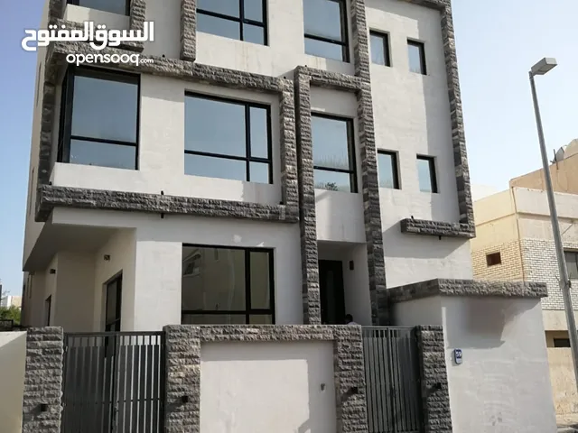 للبيع فيلا سوبر لوكس في ابوظي ثلاث ادوار منطقه المرور