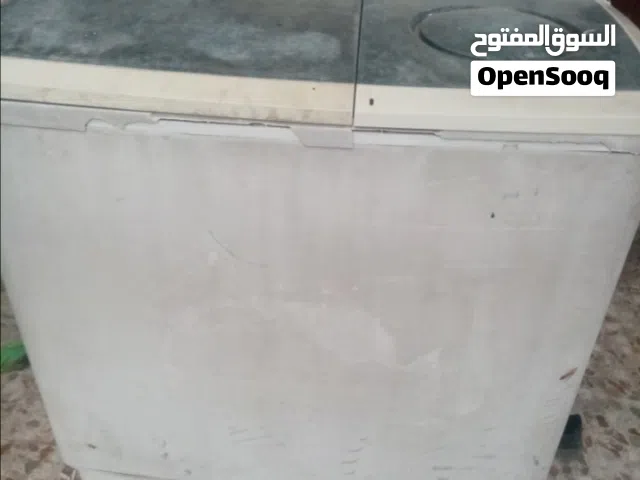 غساله مستعمله للبيع نشاف عاطل سعرهه 30 داخل نضيف بس قشرهه تعبان لين خاليهه برا