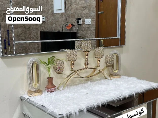 كونسول للبيع نظيف مع المرايا