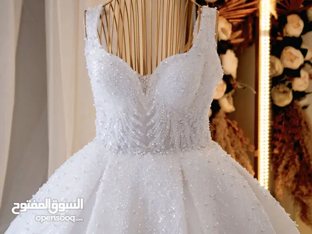 فستان زفاف ابيض