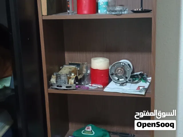 تسريحتين ودواليب 20وكتبه شبه جديد