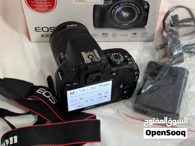 كاميرا Canon EOS 100D (Rebel SL1) بحالة ممتازة ونظيفة جداً، وخفيفة الوزن وسهلة الاستخدام.