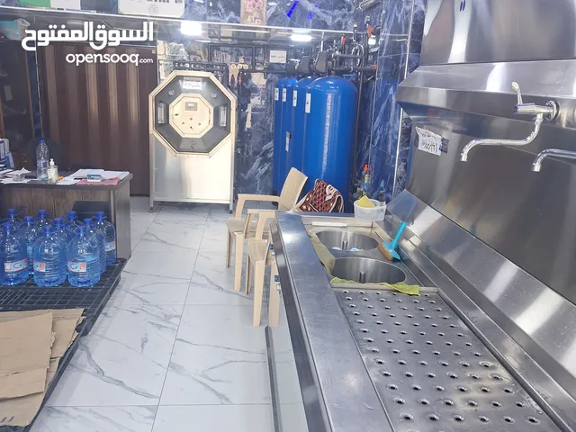 محطة مياه للبيع ، مع الحافظة .