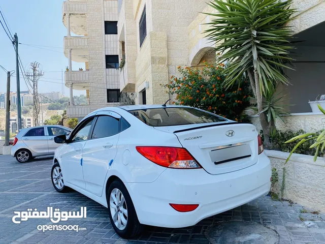 هونداي اكسنت 2015 فل اوتماتك بنزين ماتور 1400 بحالة ممتازة جداً الله يبارك لصاحب النصيب ...