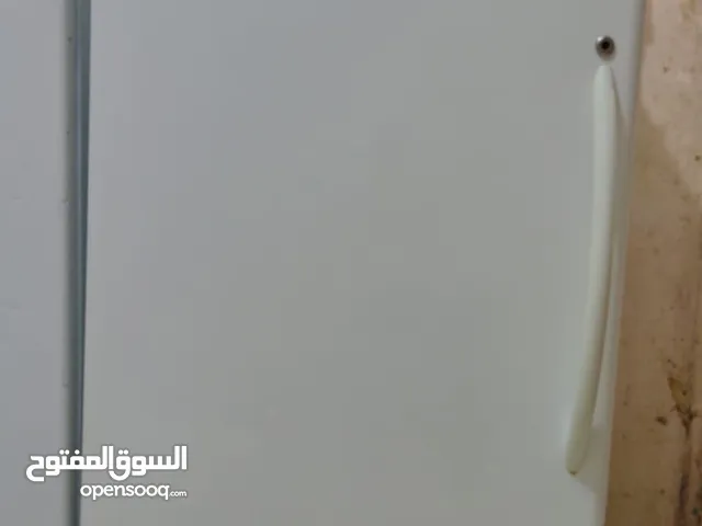 للبيع فليزر وانسا عامودى بحاله ممتازه جدا مع التوصيل والكفاله الارتفاع 130 سم والعرض 70 سم