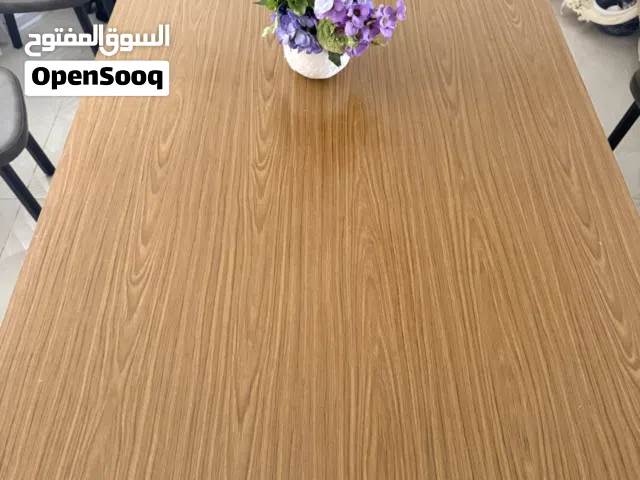 ميز طعام خشب صاج أصلي تكفي 8 أشخاص بحالة جيده