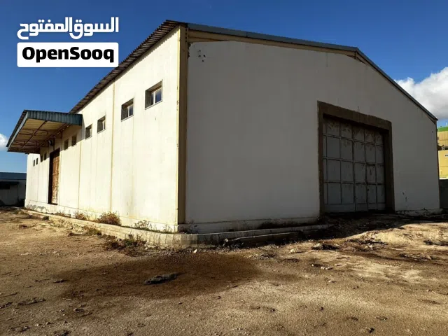 هناقر للايجار  عدد 3 هناقر للايجار وموقع مناسب للشركات و على الطريق رئيسي