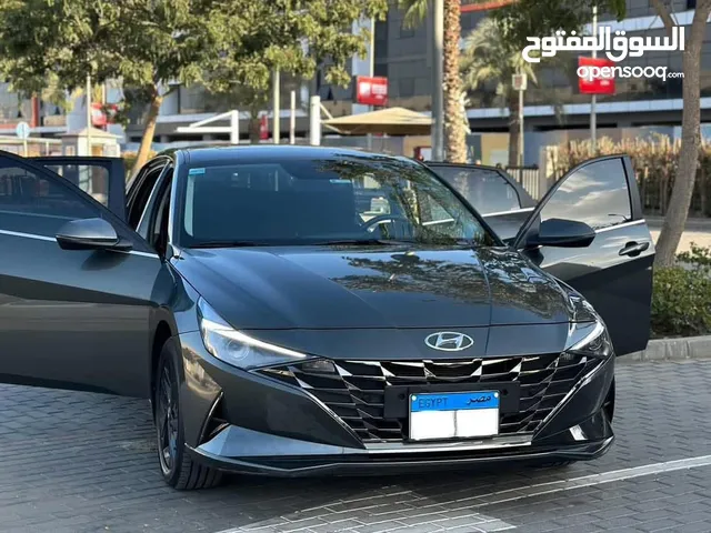 Sedan Hyundai in Cairo