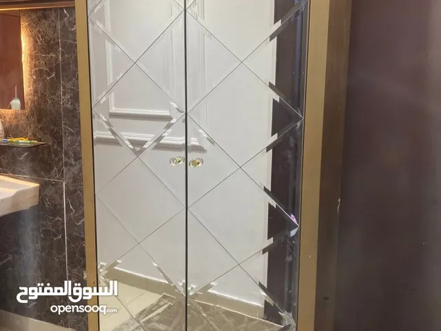 معلق عبايات للبيع