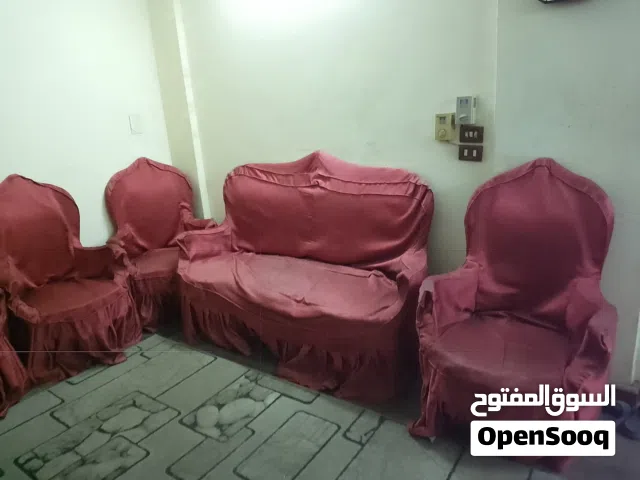 طقم صالون مدهب والسعر قابل للتفاوض