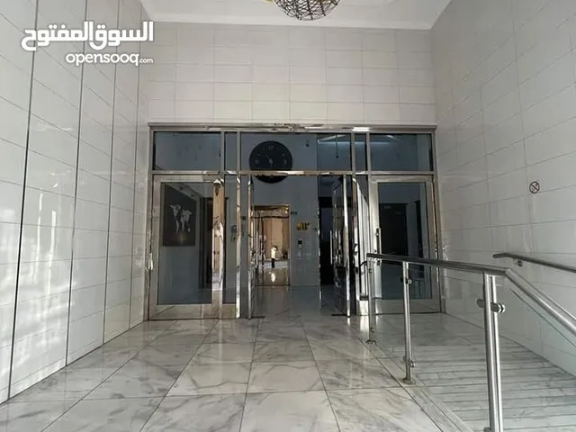 (عادل )هل تبحث عن شقة ومميزة للإيجار في موقع استراتيجي؟ إليك الفرصة في الجرف 2، خلف سفر مول