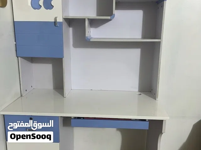 مكتب دراسي مع كوميدي جرباية