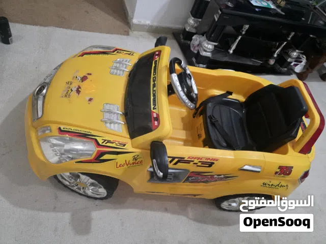سيارة اطفال بحالة ممتازة