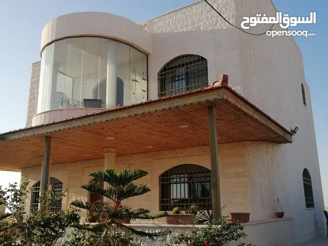 320 m2 3 Bedrooms Villa for Sale in Al Karak Manshiyyet Abu Hammour