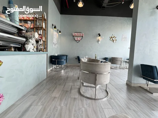 محل كوفي شوب للبيع جاهز للتشغيل بجميع معداته بالاضافة الى كورنر المناسبات ..