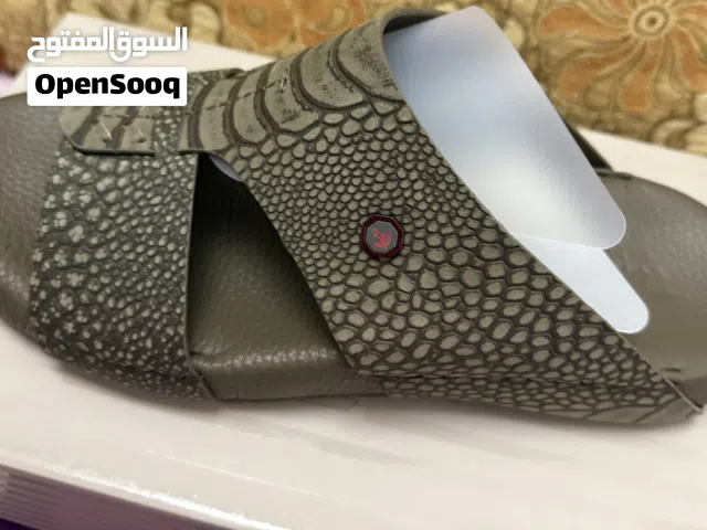 نعال من الطواش اصلية مقاس 44 جلد اصلي ولون جميل جداً