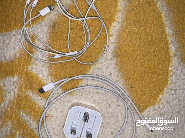 شاحن وسماعه ايفون