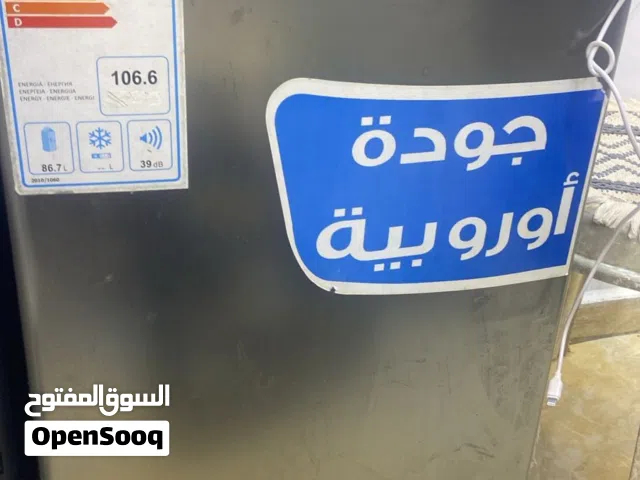 ثلاجه مكتب  استعمال شهر بحاله جيدة نوعها Benkon