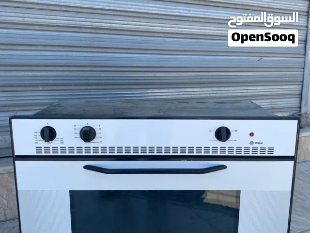 فرن ايطالي اصلي بلت ان نوعSmalvic اكبر حجم  مزود بسيفتي للفرن  وسيخ دجاج وضو للفرن. وب