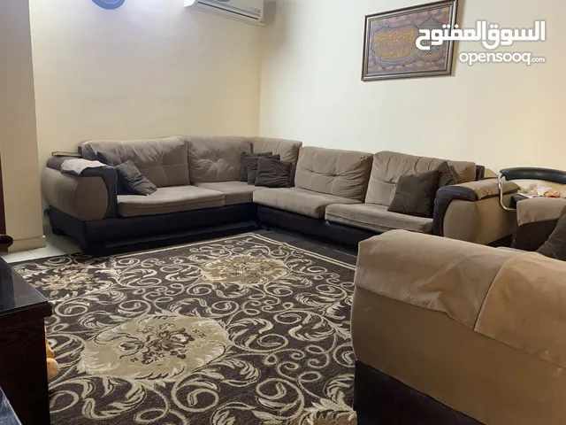 طقم كنب كورنر بحالة جيدة وسعر مغري