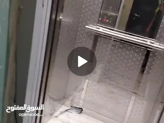 مصعد كهربائي جديد لم يستخدم