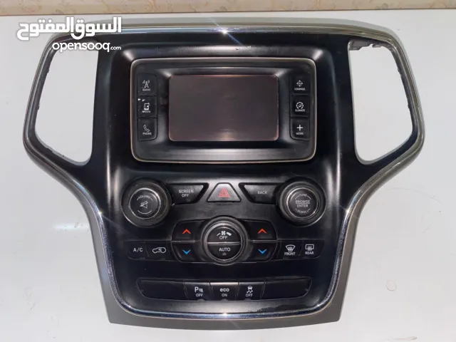 شاشه جيب كراند شيروكي مديل 2014 كل ازرارها شغاله والشاشه سليمه من كلشي تعال وشد شرط الفحص