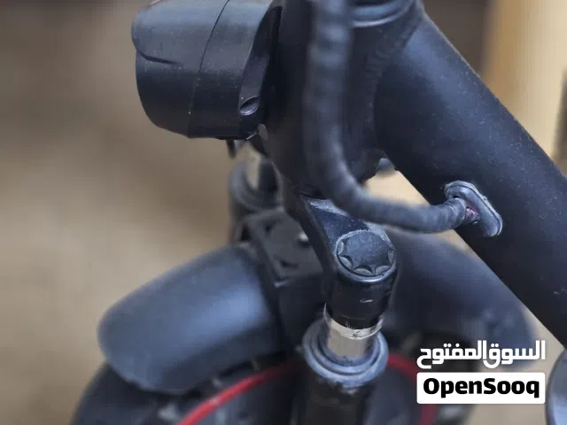 سكوتر كهربائي للبيع — بحالة ممتازة سكوتر كهربائي نظيف وقليل الاستخدام، شغال بدون أي مشاكل. بطارية قو