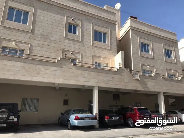 3 bed room flat in Arad near by seef mall shops restaurant