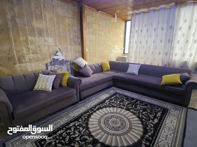 طقم كنب للبيع بحال الجديد
