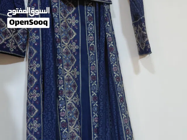 ثوب مطرز  كحلي