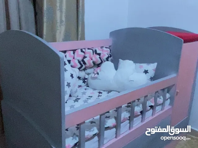 تخت بيبي خشب ثقيل مع لحاف