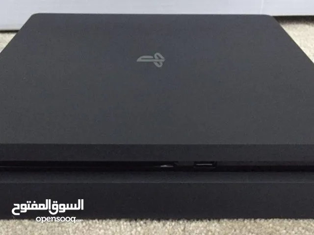 بلايستيشن 4 مستعمل بحالة الوكالة لا يوجد معه الا سلكه للتواصل على الواتساب