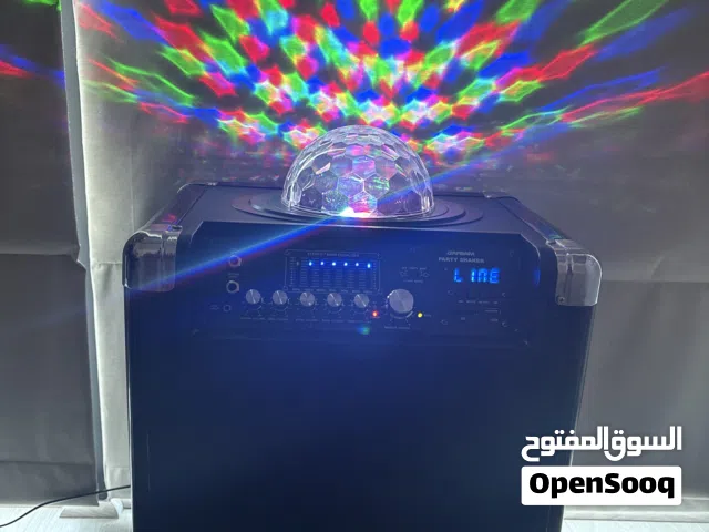 iTarsam Party Shaker portable speaker thats used , with a remote but without the microphone (broken)