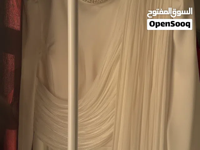 فستان عقد لون ابيض قياس 44
