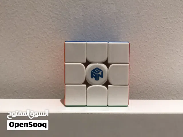 جهاز GAN 14 Maglev Speedcube مع العلبة الأصلية - حالة ممتازة - احتاج البيع بسرعة