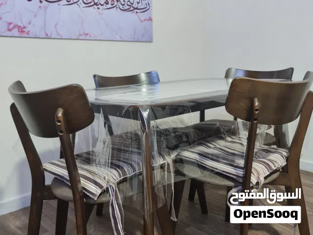 طاولة سفرة باربع مقاعد