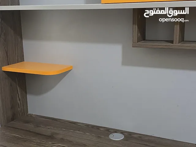 مكتب دراسي للبيع مستعمل بحاله جديد سبب البيع ضيق المكان سعرو 120د و رح ابيعو 50د لا يوجد فيه اي شخط