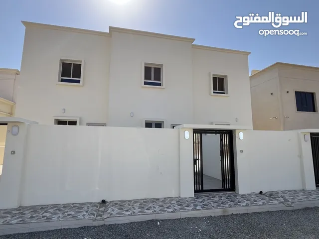 شقق وغرف للاجار ( متوفر غرف لطالبات )