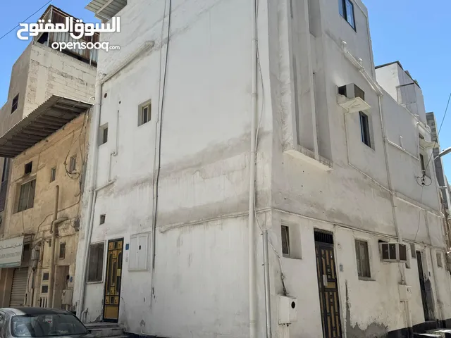 للبيع مبني في المحرق