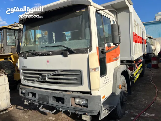 شاحنة volvo FL قلاب 4×2 موديل 2003