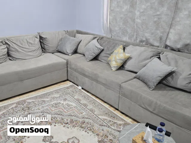 طقم كنبات شبه جديد اشتريتو من 3 اشهر بداعي السفر